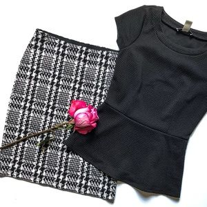 Ann Taylor Skirts - Ann Taylor stretchy pencil skirt; size 00P Ann Taylor Skirts - Ann Taylor stretchy pencil skirt; size 00P